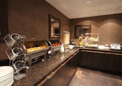 Comfort Suites Conference Centre buffet restaurant